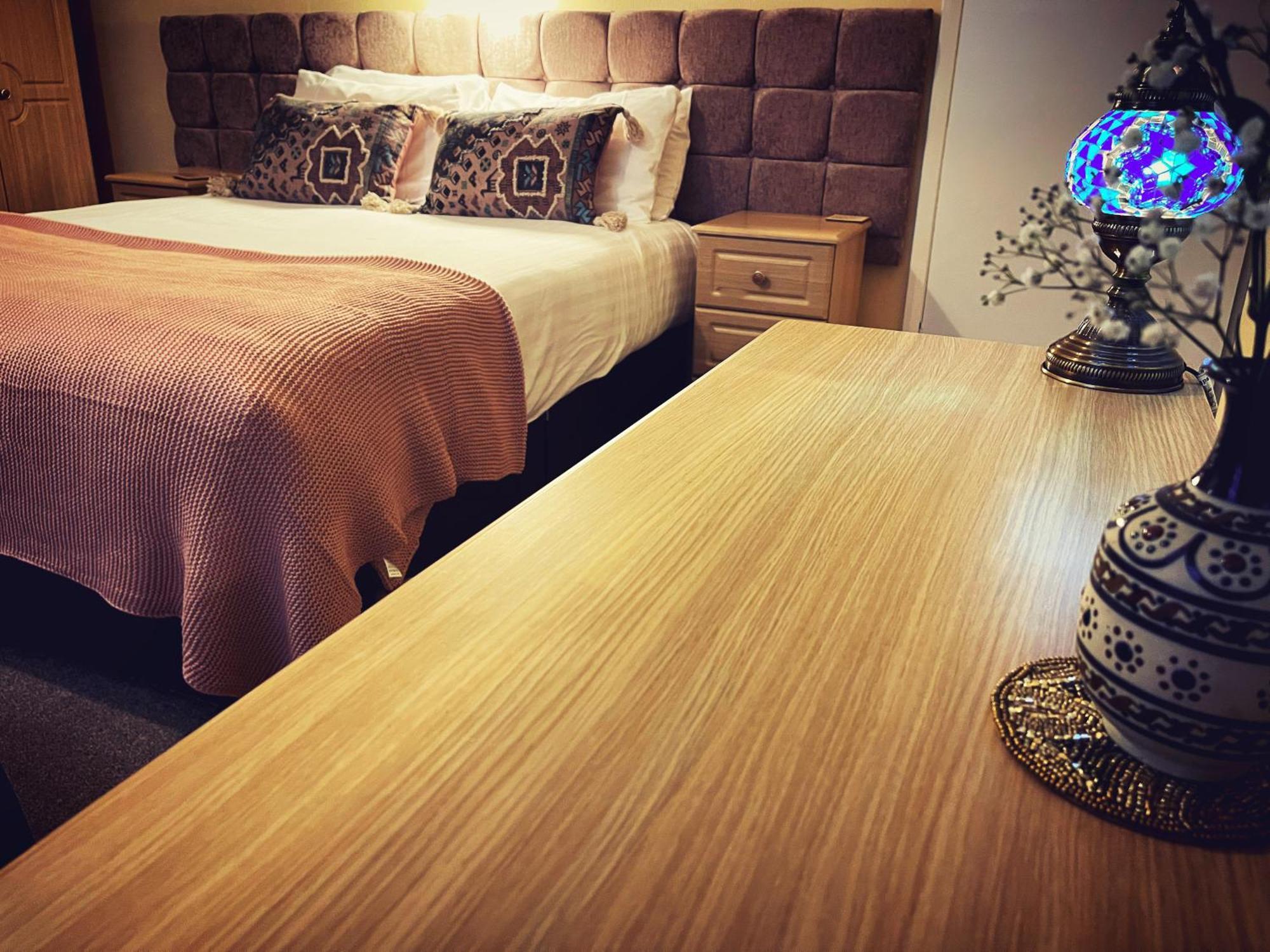 The Robin Hill Bed & Breakfast Торки Екстериор снимка