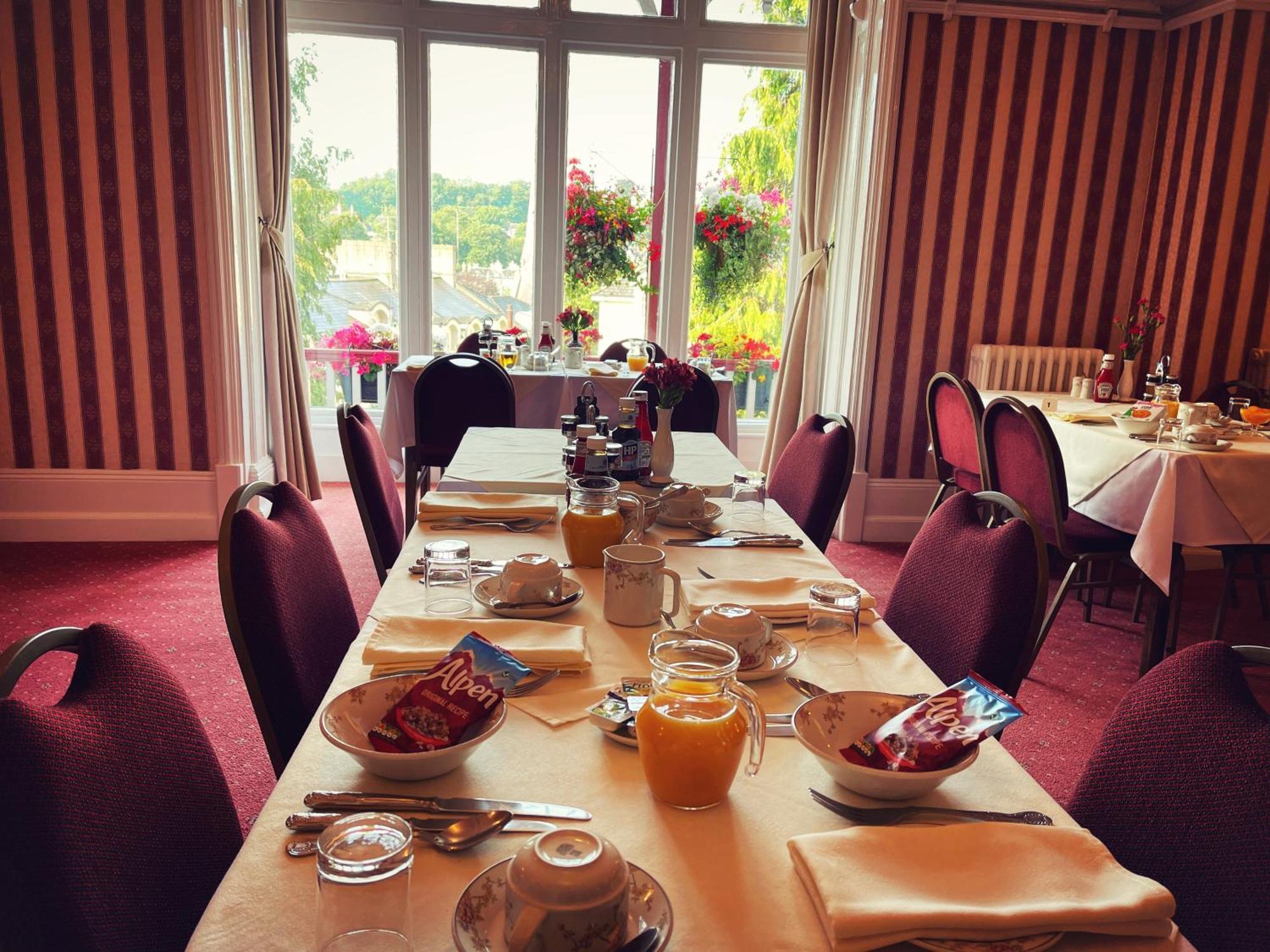 The Robin Hill Bed & Breakfast Торки Екстериор снимка