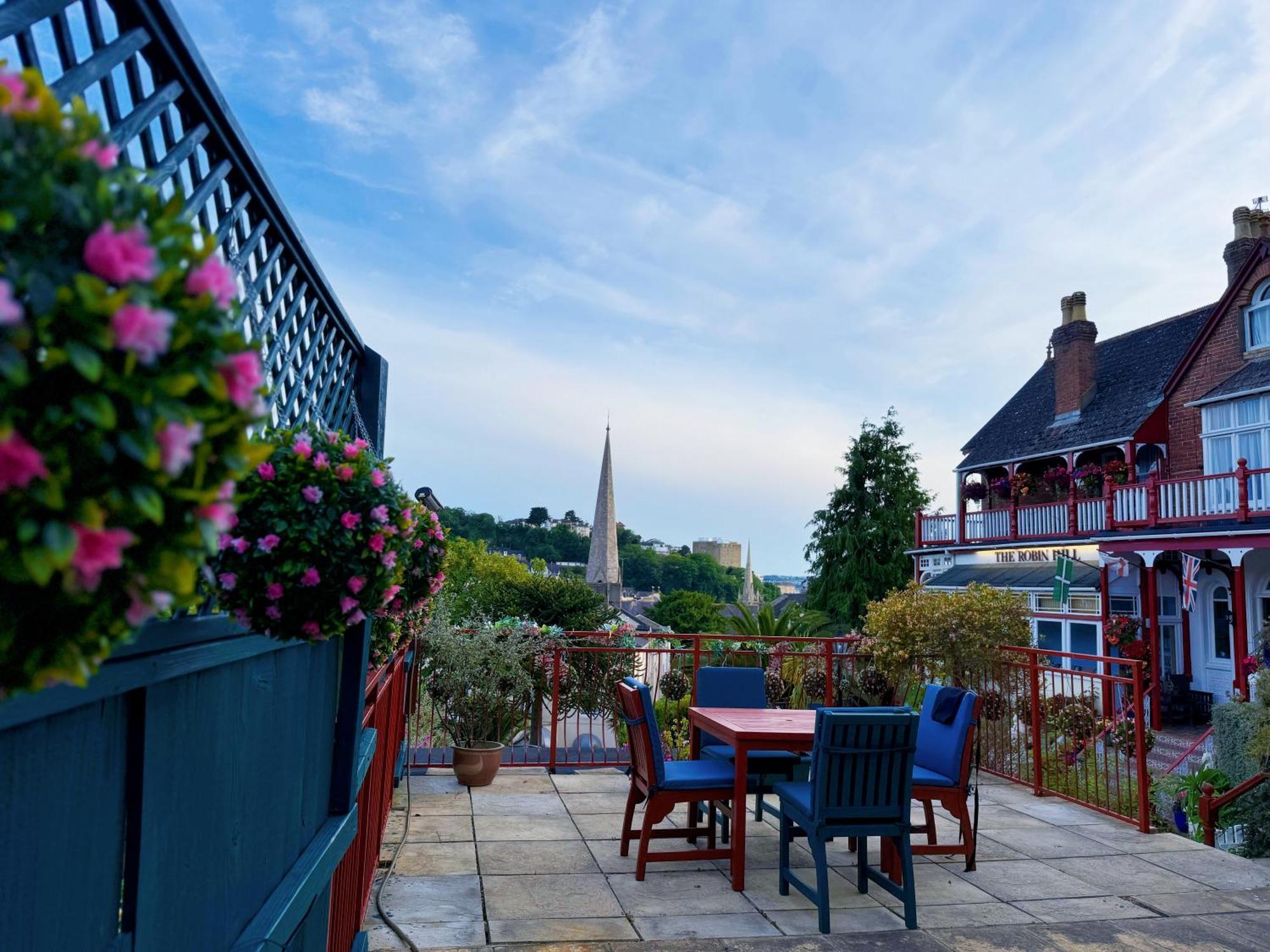 The Robin Hill Bed & Breakfast Торки Екстериор снимка